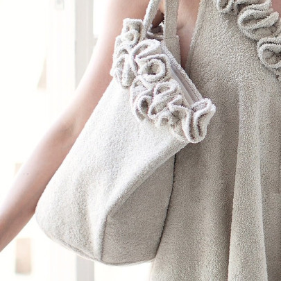 Sponge bag made of cotton Made in Italy enriched with a curved voulant