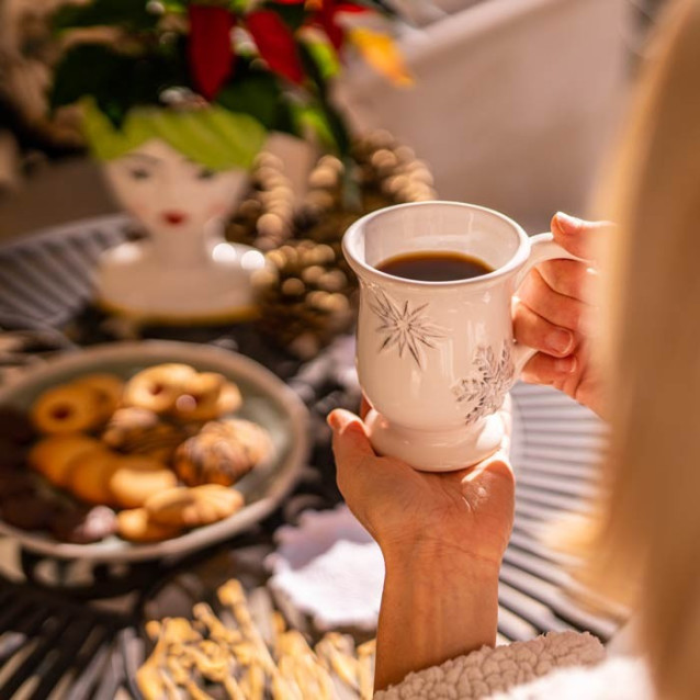 Tazza Snowflakes in ceramica decorata a mano