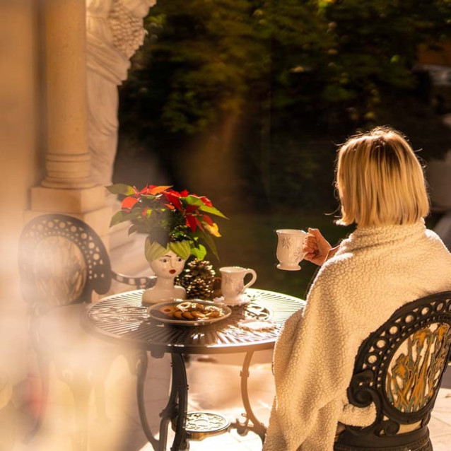 Tazza Snowflakes in ceramica decorata a mano