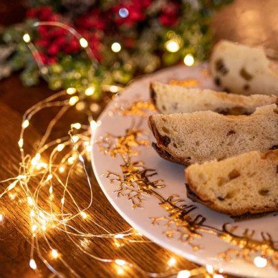 Piatto in ceramica decorato in oro