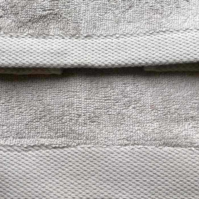 Asciugamani colorati in morbida spugna Made in Italy. Disponibili in 4 colori. Ospite + Viso