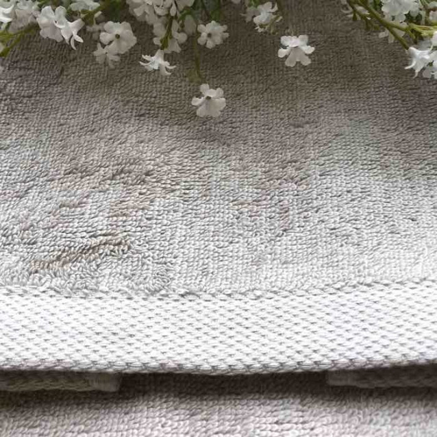 Asciugamani colorati in morbida spugna Made in Italy. Disponibili in 4 colori. Ospite + Viso