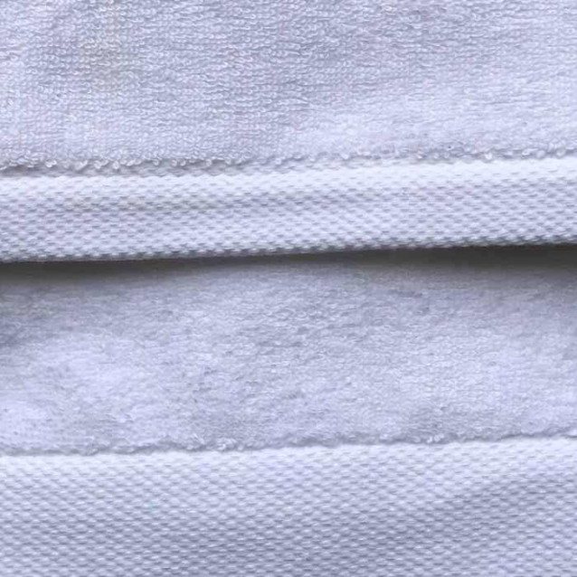 Asciugamani colorati in morbida spugna Made in Italy. Disponibili in 4 colori. Ospite + Viso