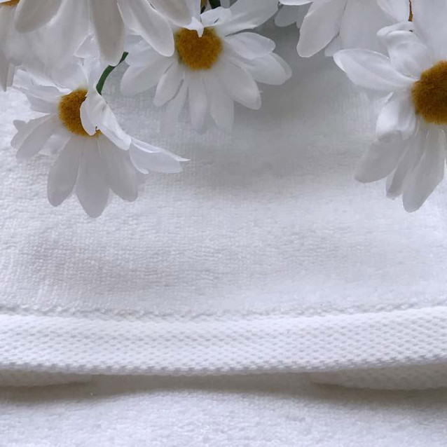 Asciugamani colorati in morbida spugna Made in Italy. Disponibili in 4 colori. Ospite + Viso