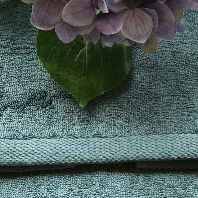 Asciugamani colorati in morbida spugna Made in Italy. Disponibili in 4 colori. Ospite + Viso