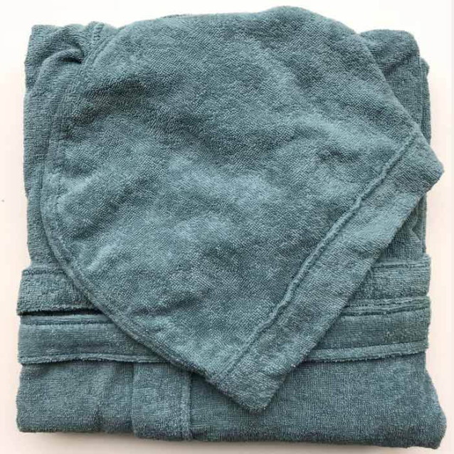 Accappatoio unisex con cappuccio, due tasche e cintura, in morbida spugna Made in Italy. Disponibile in 4 colori